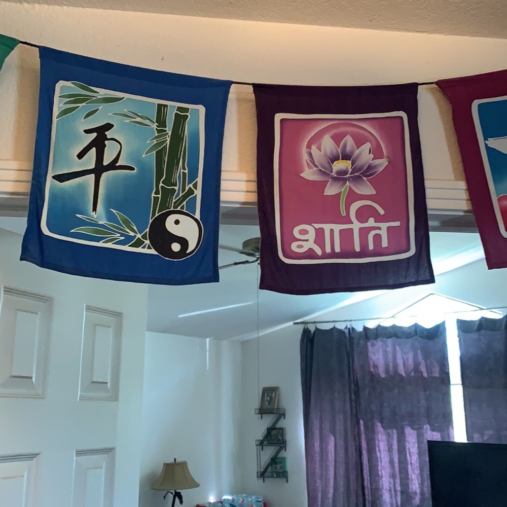 Prayer flags all together 7 colors are bold - Picture 3 of 4